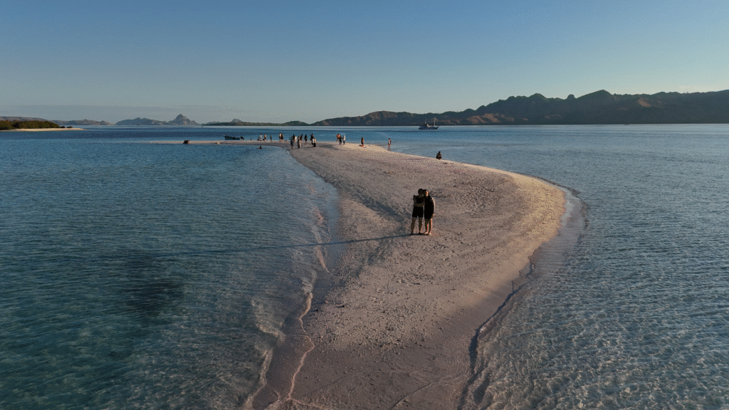 Taka Makassar: A Stunning White Sandbank in Komodo National Park