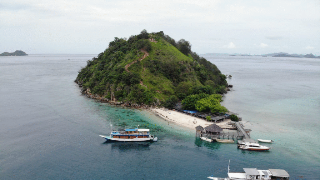Kanawa Island: A Tropical Paradise for Snorkeling Near Labuan Bajo