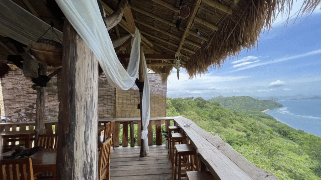 Pondok Pohon Tanjung Bunga: A Hidden Viewpoint with Stunning Coastal Scenery