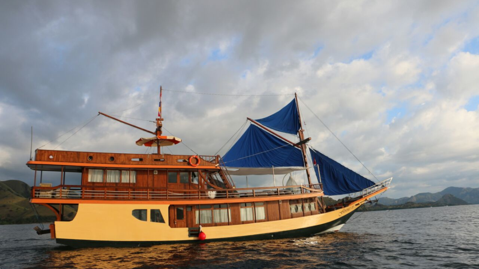 Luxury Flores Tour: Discover the Island in Style