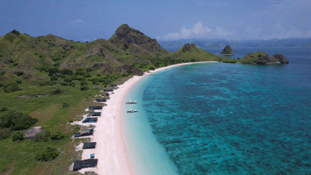 8 Best Beaches in Komodo National Park & Labuan Bajo