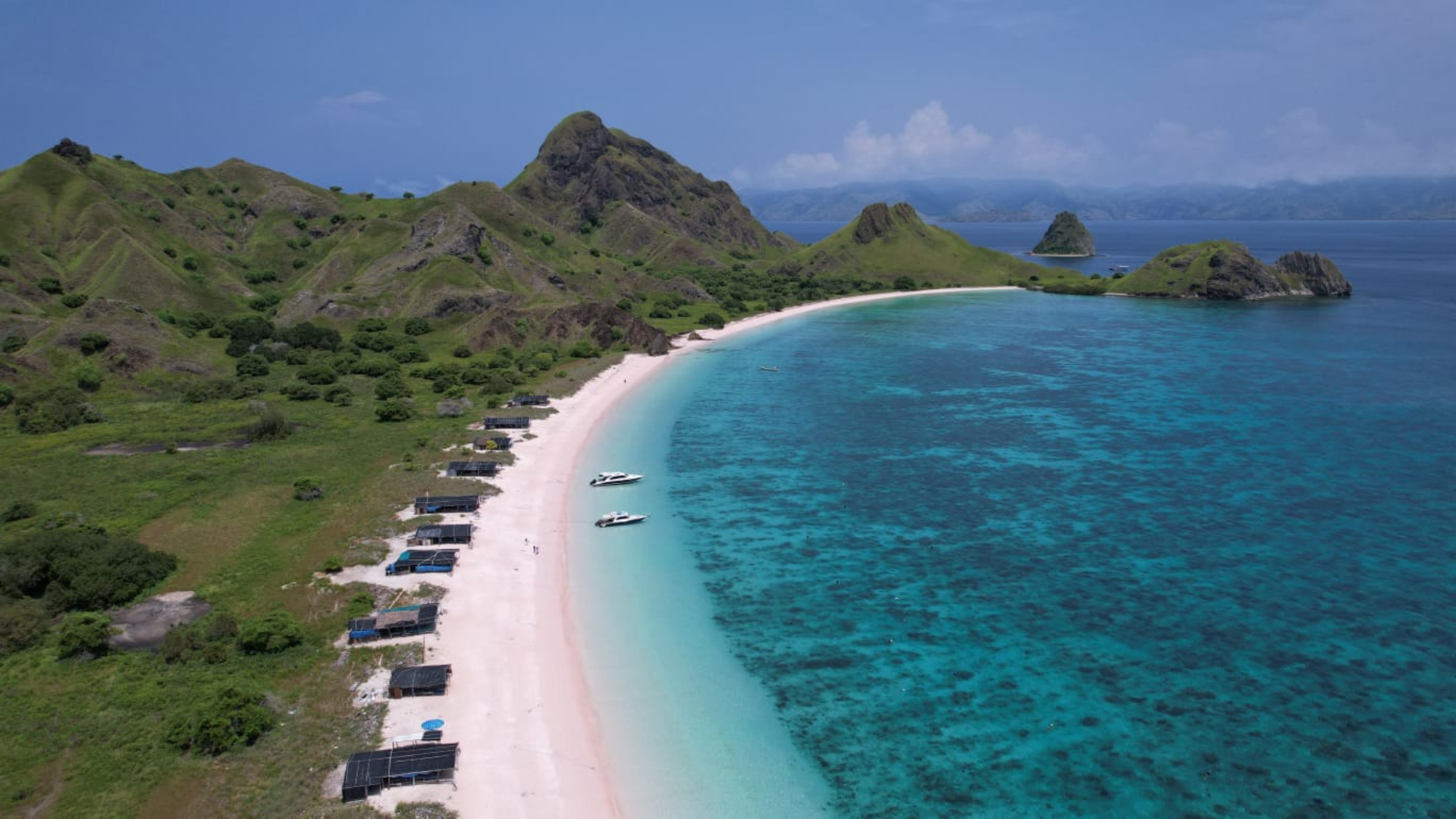 8 Best Beaches in Komodo National Park & Labuan Bajo