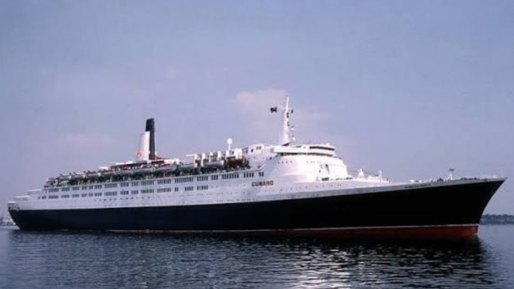 Queen Elizabeth Shore Excursion Komodo | Best Cruise Tour