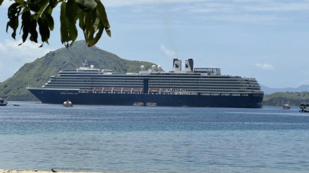 Westerdam Komodo Tour: Experience the Best of Komodo National Park
