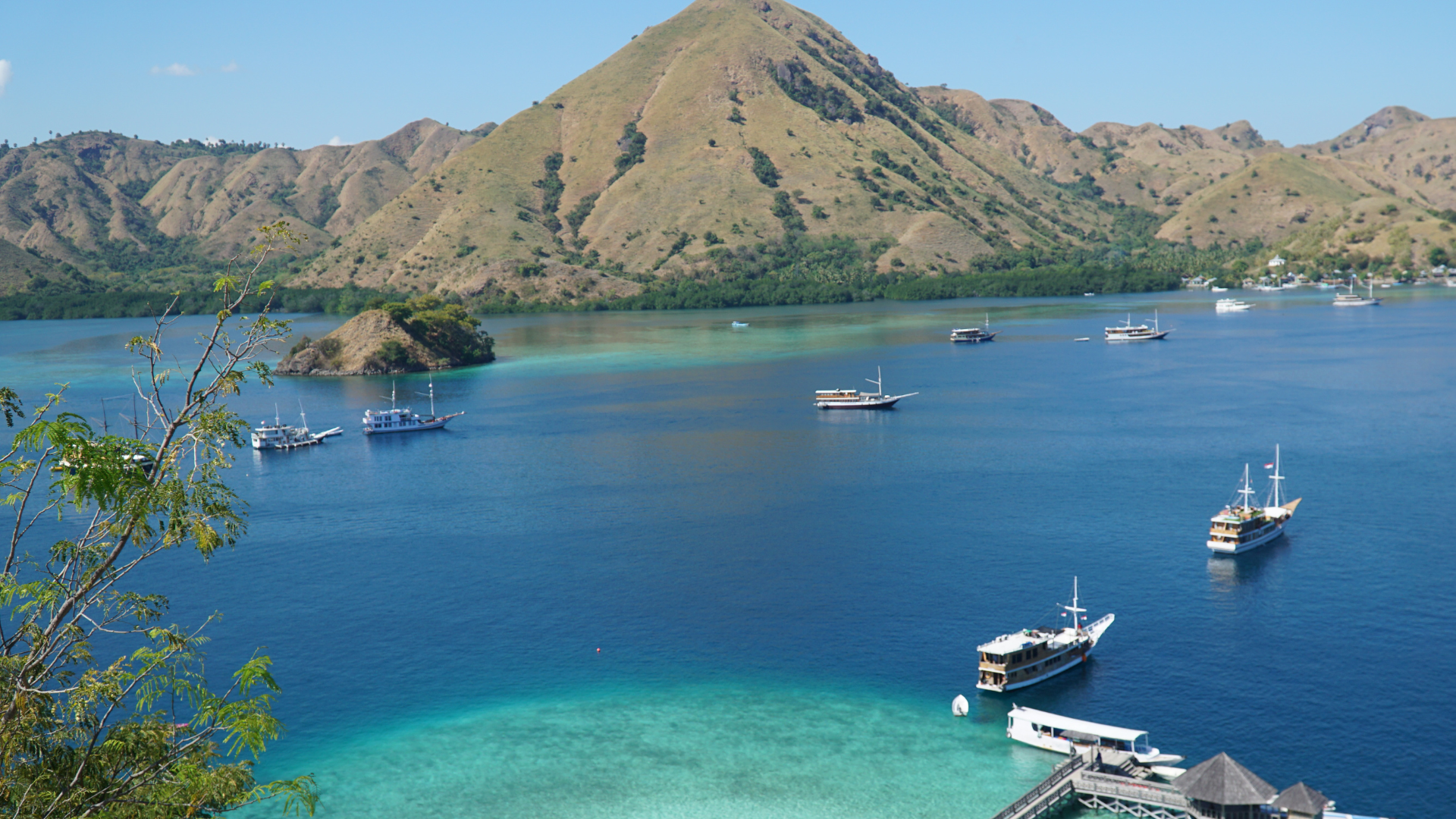 Indonesia Island Hopping Cruise: Explore Tropical Paradise