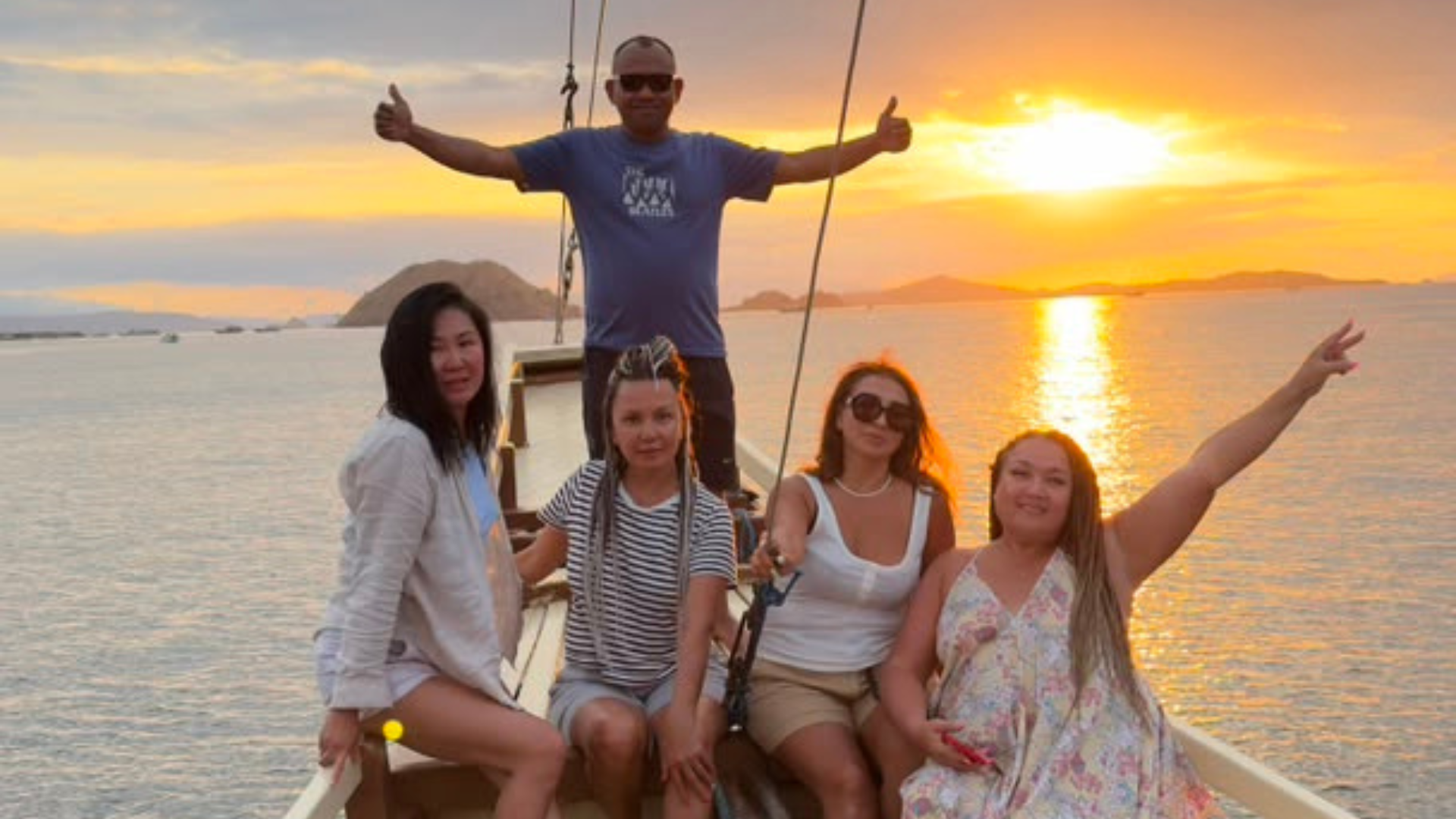 Labuan Bajo Sunset Cruise: Enjoy an Unforgettable Evening at Sea
