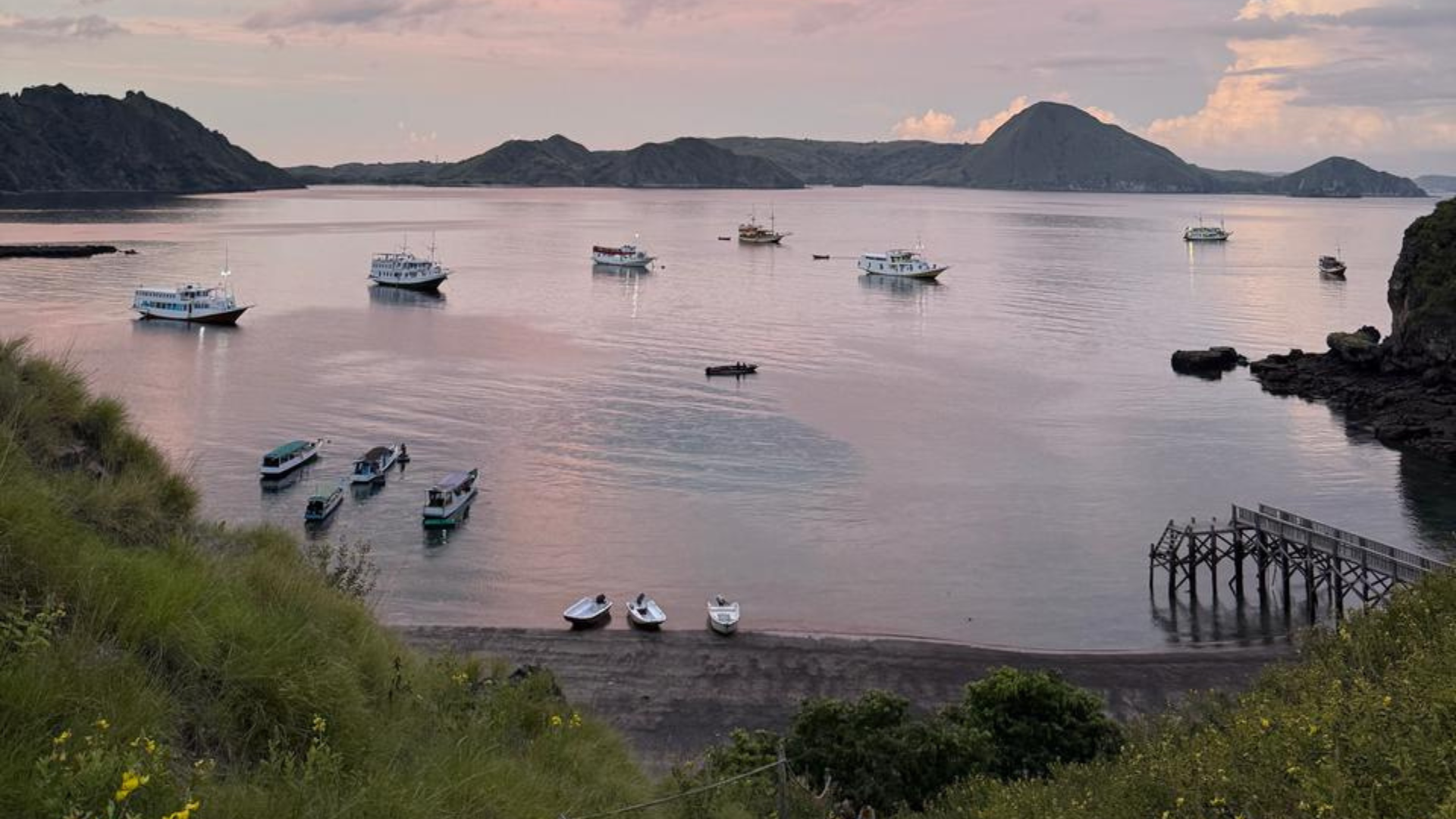 Flores Island Tour from Lombok: Explore Indonesia Beyond Lombok