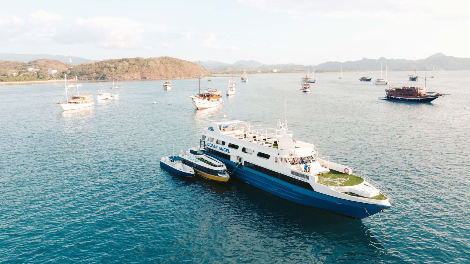 Komodo Yacht Charter: A Luxury Sailing Experience in Indonesia