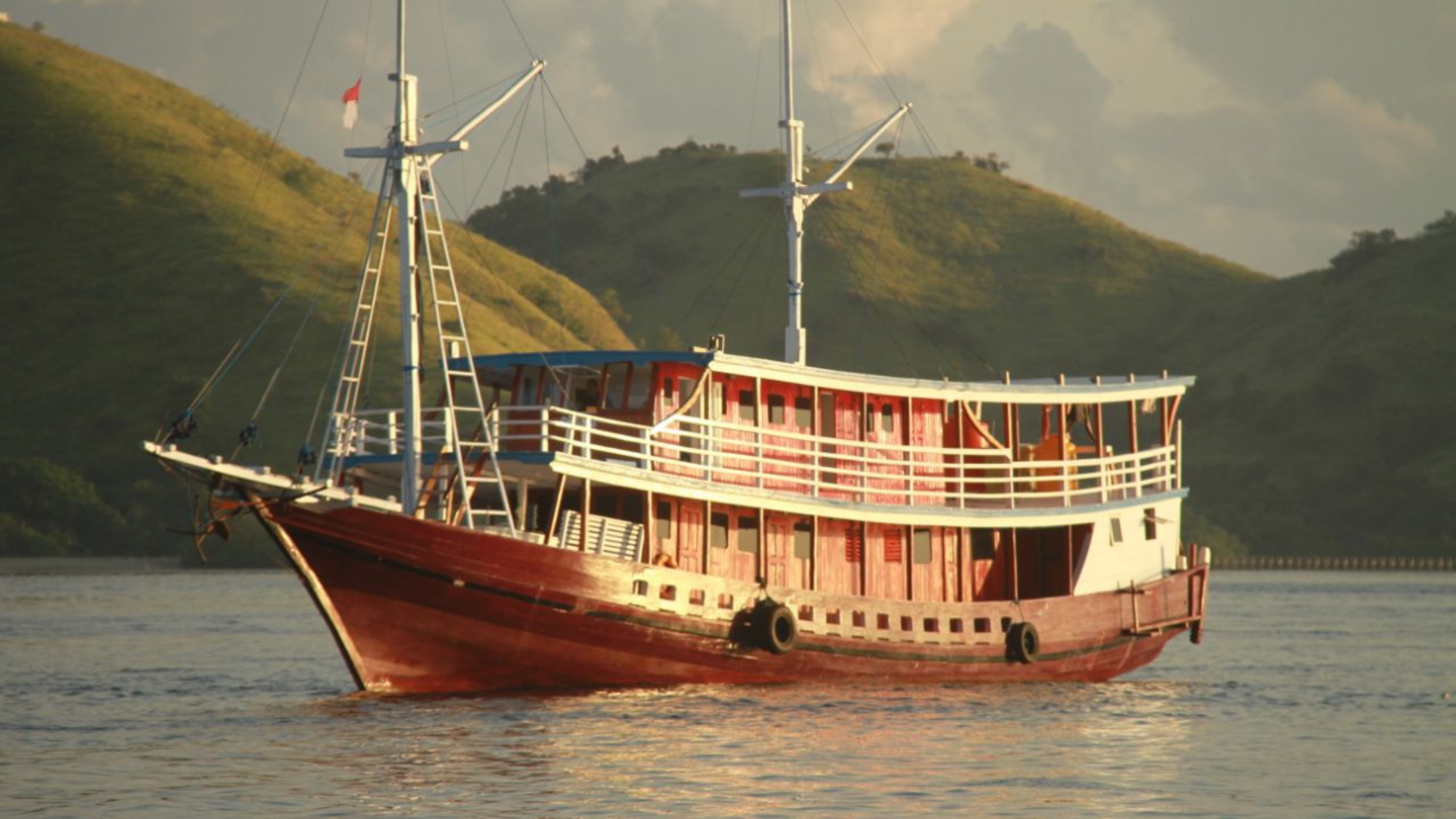 Komodo Phinisi Charter: Experience Indonesia's Legendary Wooden Sailing Ships
