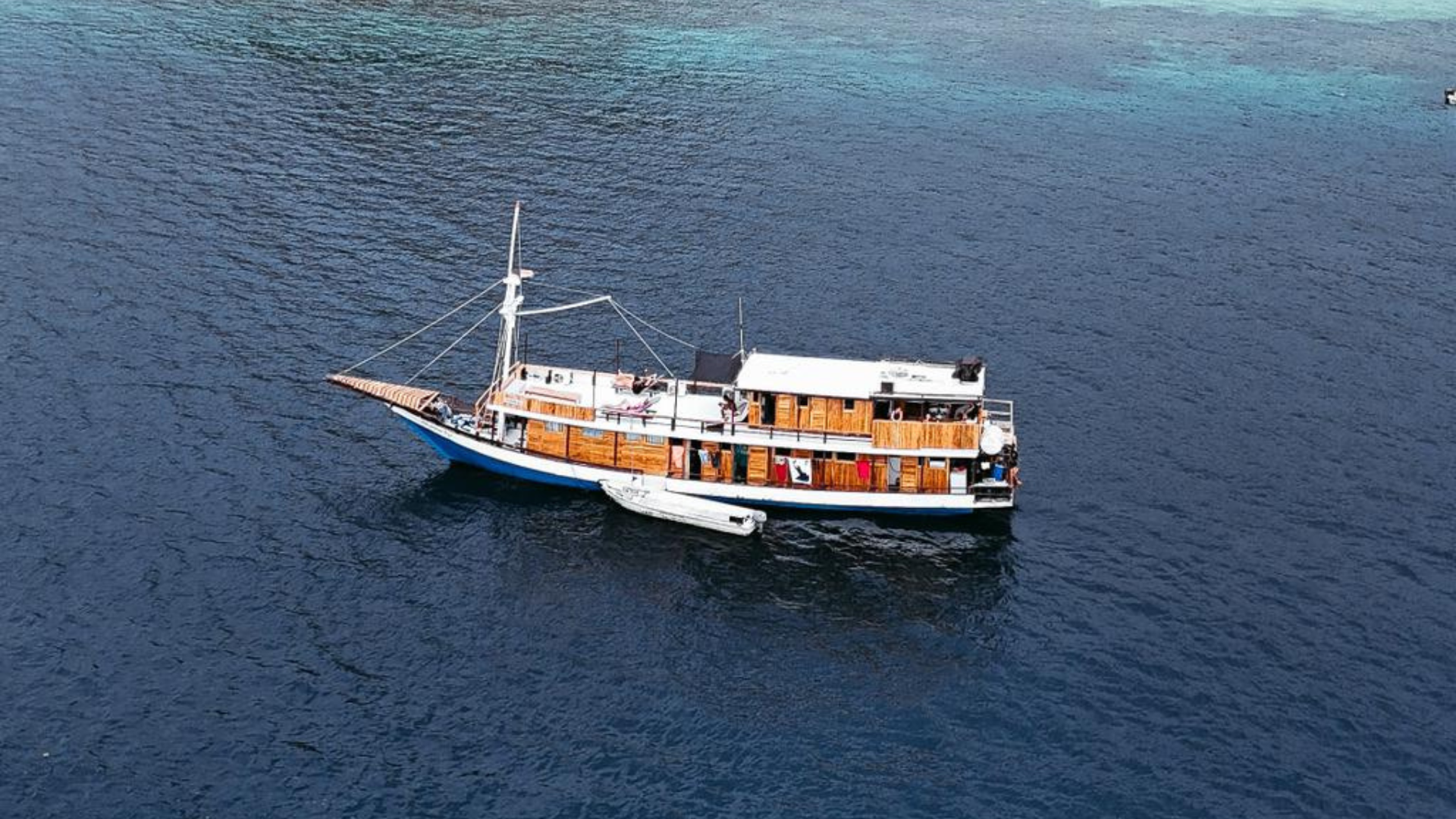 Indonesian Phinisi Cruise: Experience Indonesia's Timeless Sailing Tradition