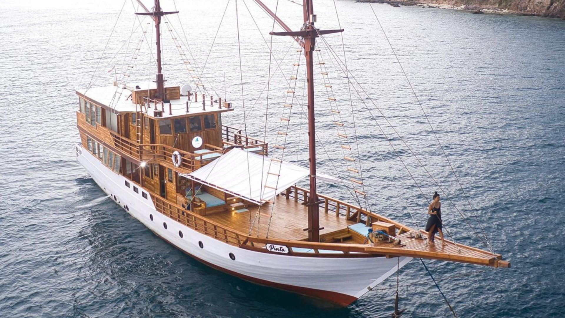 Luxury Phinisi Komodo: Sail in Comfort Through Paradise