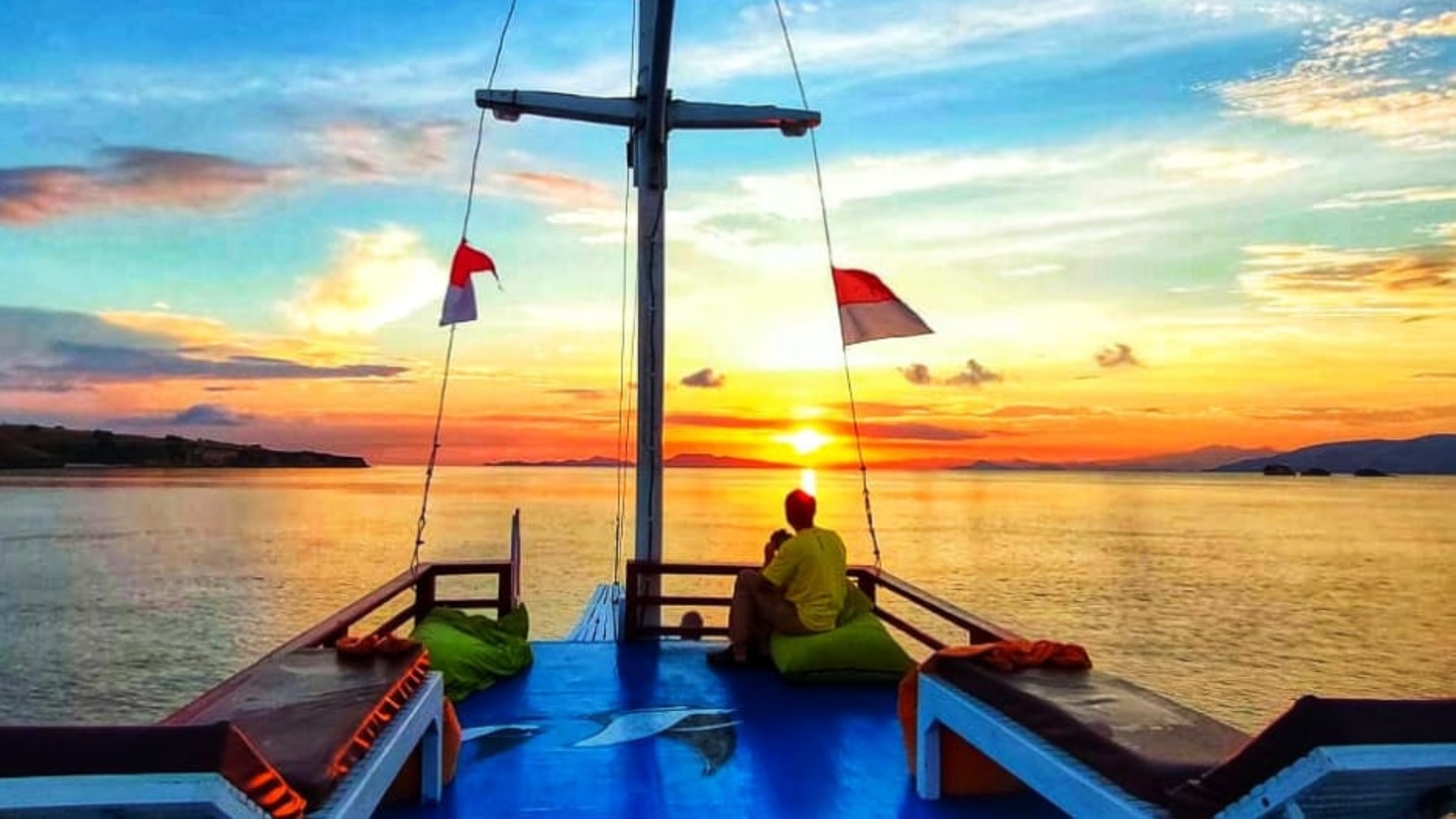 Phinisi Boat Tour Komodo: Discover the Islands in Traditional Style
