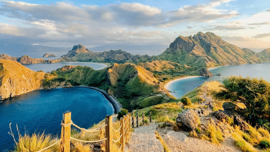3 Days Komodo Island Tour: Explore Wildlife and Tropical Islands