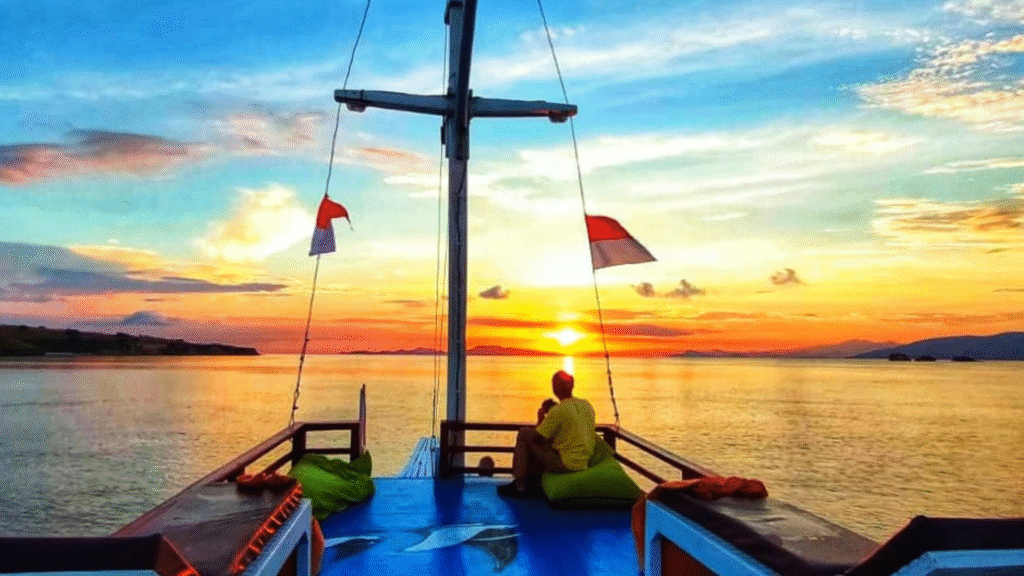 Private Komodo Sunset Cruise: Enjoy the Islands at Golden Hour