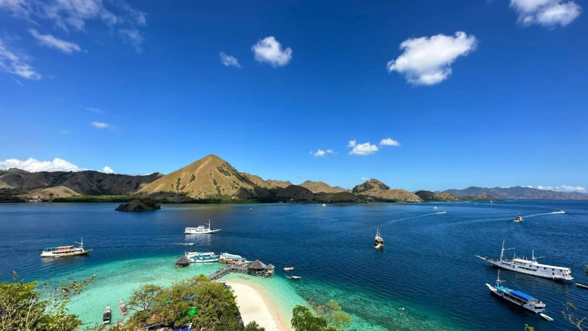 Best Scenic Viewpoints Around Komodo