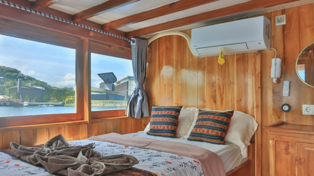 Komodo Island Boat Journey: What to Expect