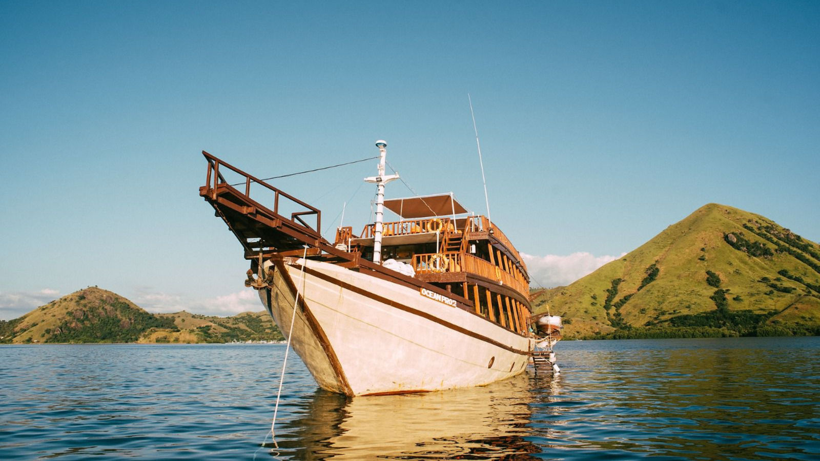 Private Komodo Tour vs Shared Tour: Which One Is Best for You?