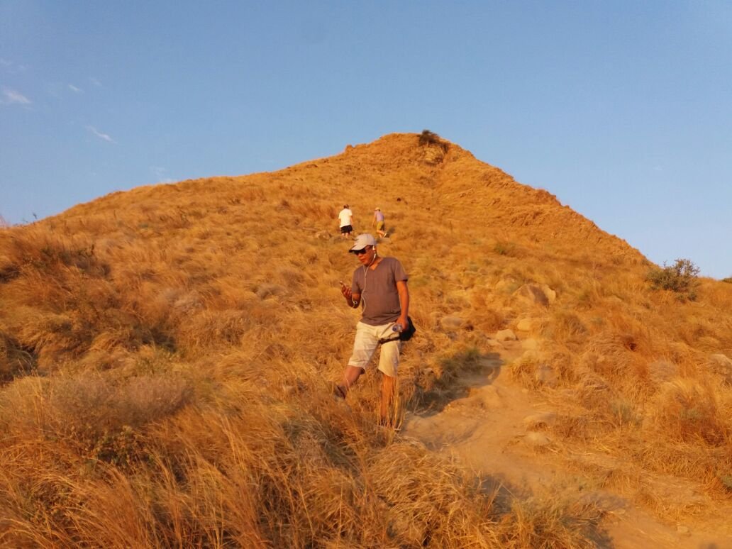 trekking to the top of gili lawa darat